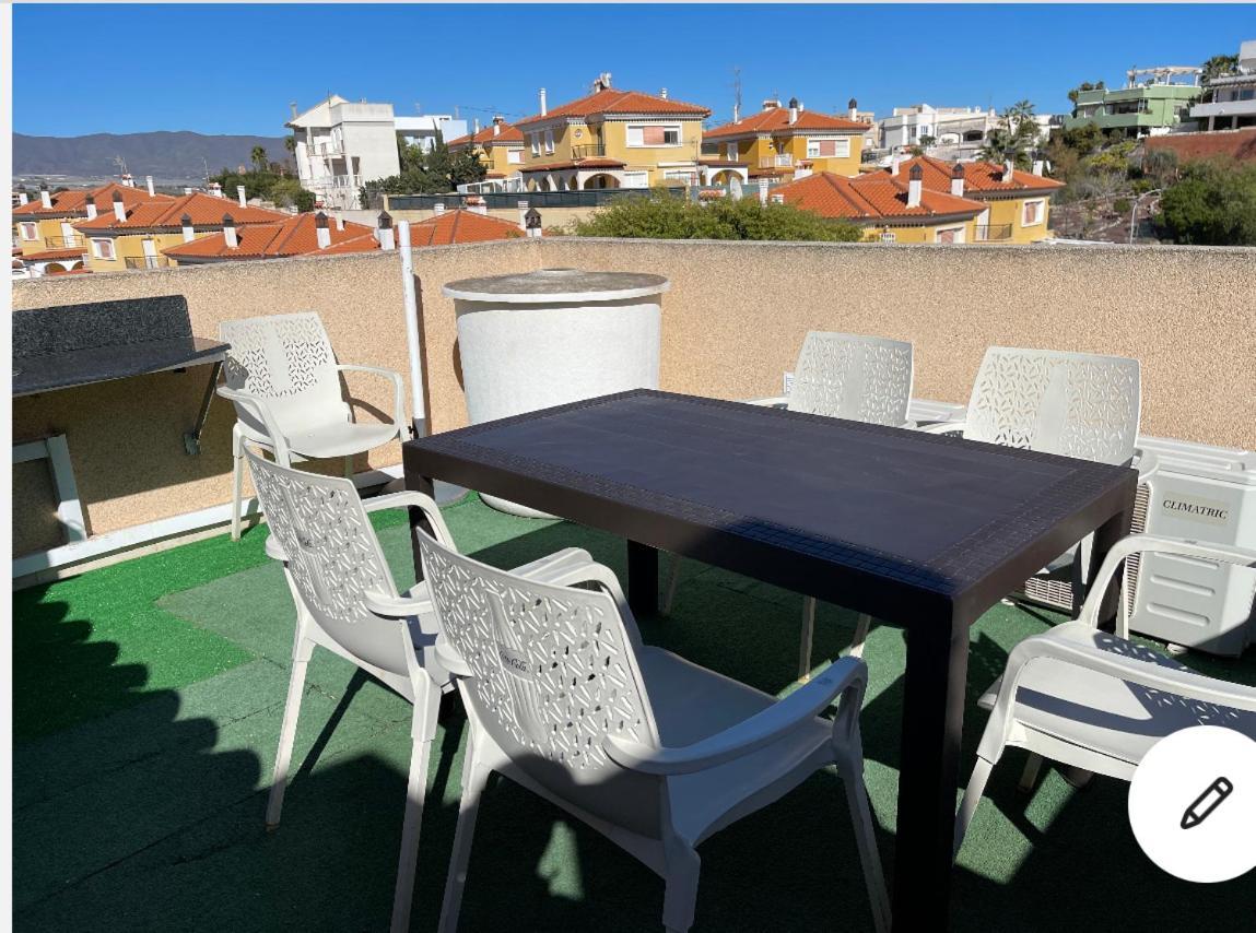 Villa Adosado cerca de la playa y club de buceo con piscina en calabardina Exterior foto